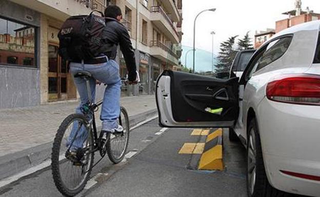 ¿Sabías que el casco no es siempre obligatorio para montar en bici? La DGT te lo aclara 82 Motor16 bici 1 Motor16