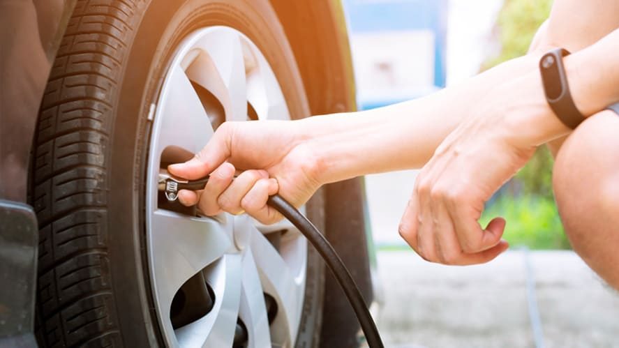 Sobrepresión en las ruedas de tu coche: ¿ahorra gasolina? 81 Motor16 Mala presión de las llantas, derrocha gasolina