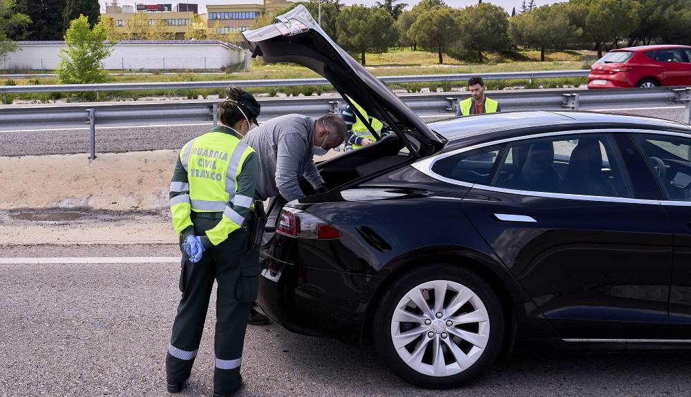 Incluso aparcado la DGT te puede multar por estos motivos 34 Motor16 policía