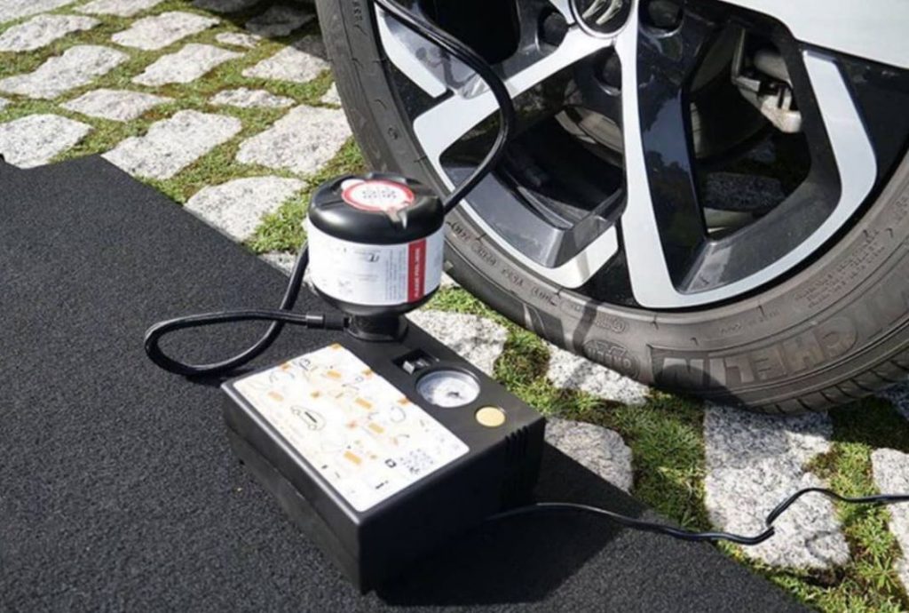 Pinchazo… y multa de la DGT si no llevas esto 106 Motor16 Puede haber multa de la DGT en caso de pinchazo