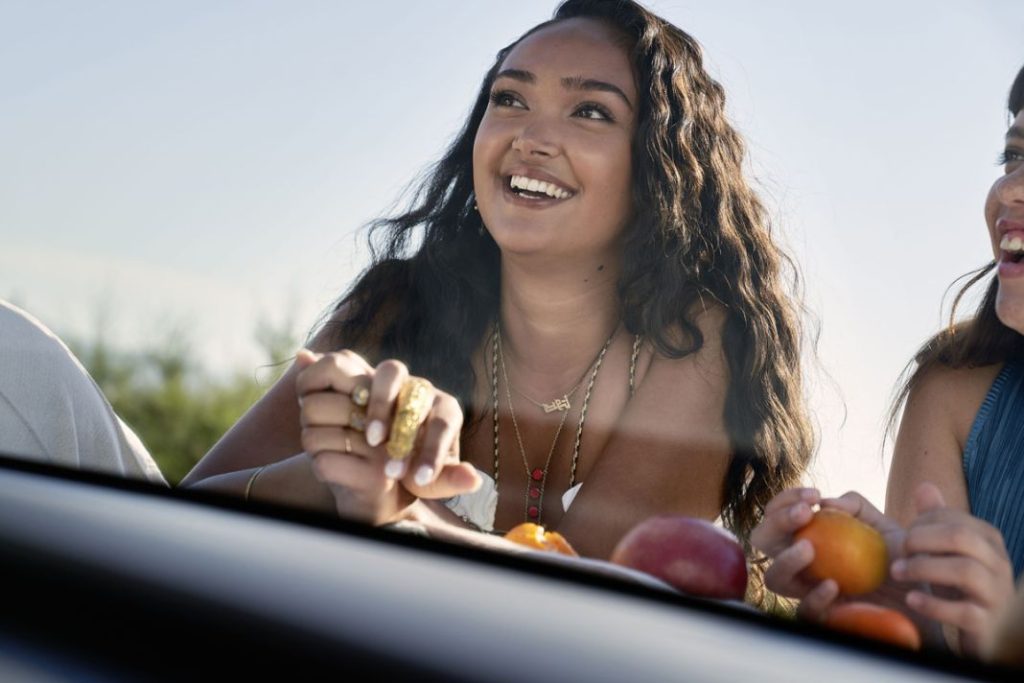 La cantante Joy Crookes, nueva cara del Lexus UX 4 Motor16 lexus ux joycrookes3 Motor16