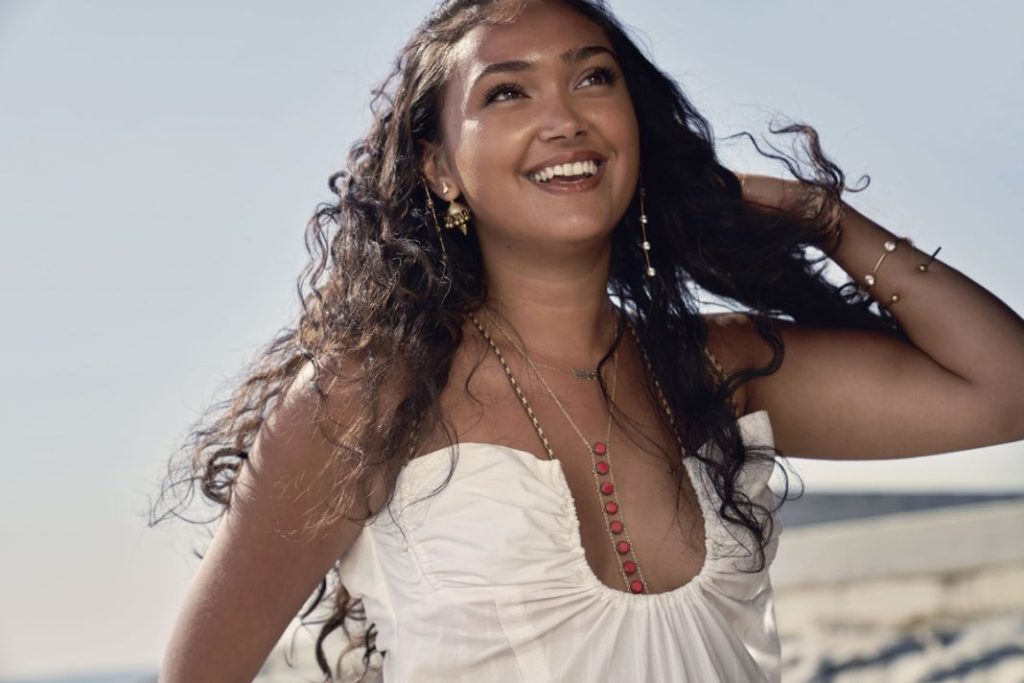 La cantante Joy Crookes, nueva cara del Lexus UX 8 Motor16 lexus ux joycrookes7 Motor16