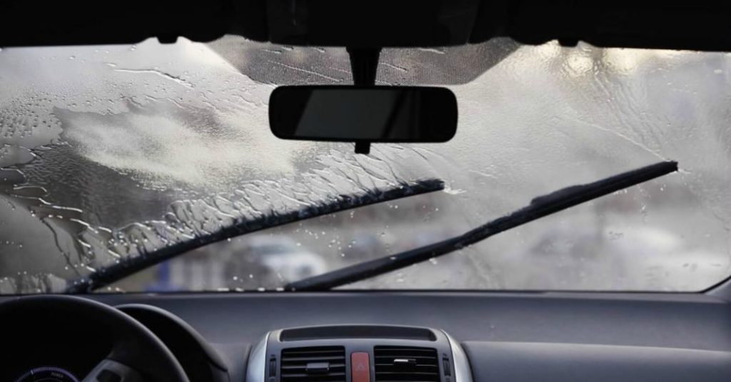 Este accesorio es vital para conducir con seguridad cuando llueve 22 Motor16 mantenimiento