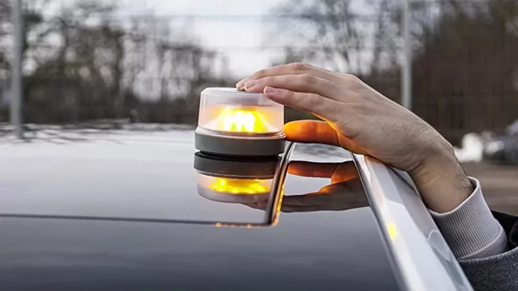 No todas valen: cómo identificar si tu baliza V-16 cumple la homologación oficial que exige la DGT en 2025 67 Motor16 v16