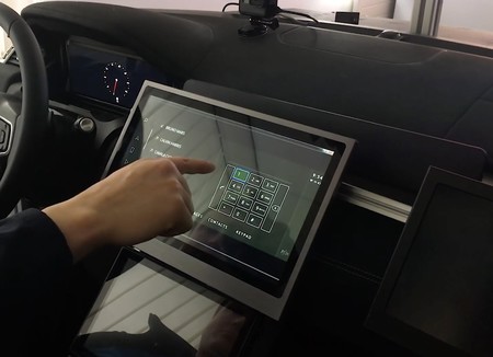 Pantallas en el coche: la manera de mantenerlas limpias 15 Motor16 táctil