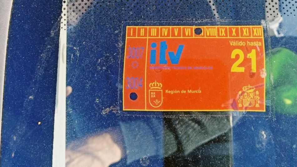 Coloca apropiadamente las pegatinas viales