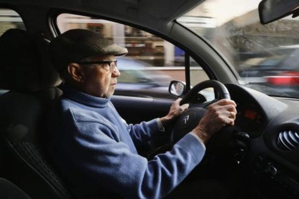 Si tienes más de 65 años, esto te interesa a la hora de renovar tu carnet de conducir 3 Motor16 mayores