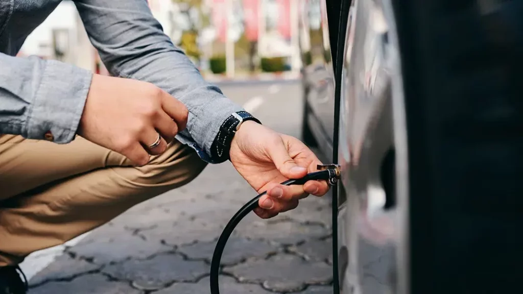 Ahorrando combustible con estos pequeños gestos 228 Motor16 ahorra combustible correcta presión