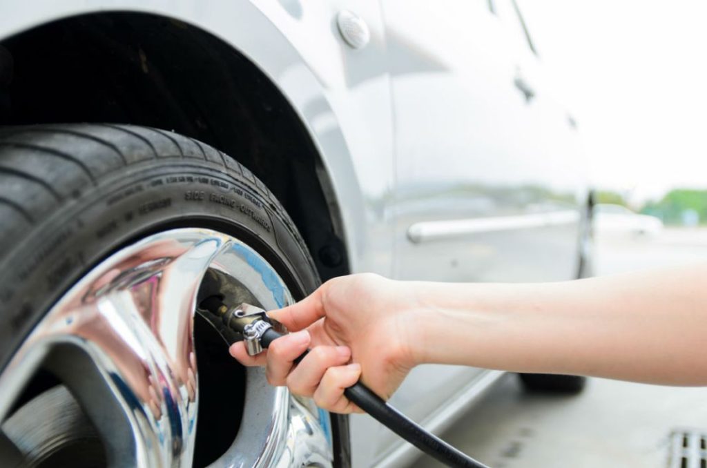 ¿Cuánto menos gasta mi coche si inflo en exceso las ruedas? 10 Motor16 inflar
