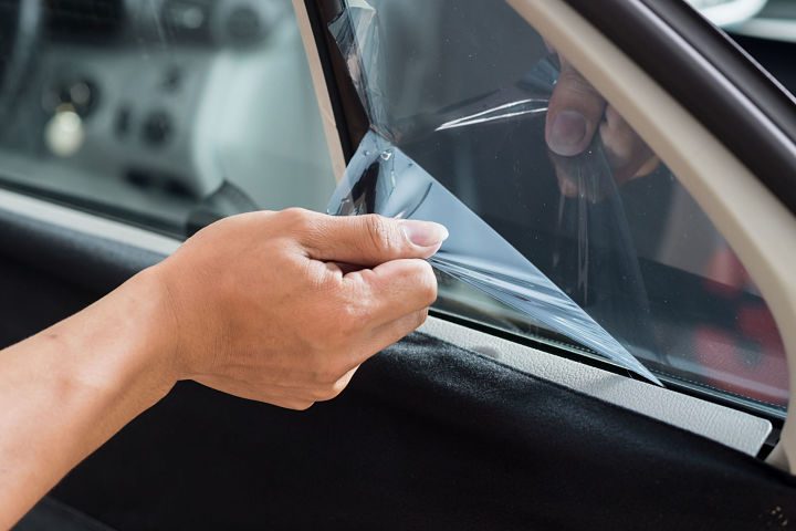 Evita una multa de la DGT homologando los cristales tintados de tu coche 199 Motor16 taller