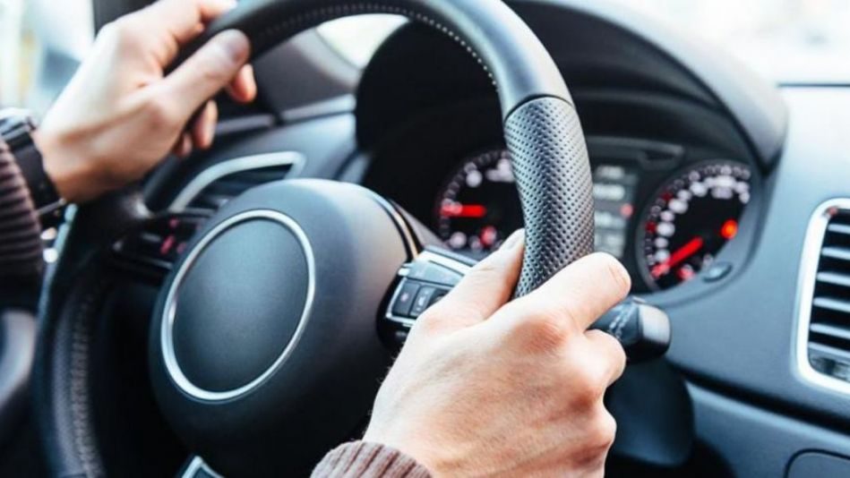 La manera correcta de regular el volante de tu coche