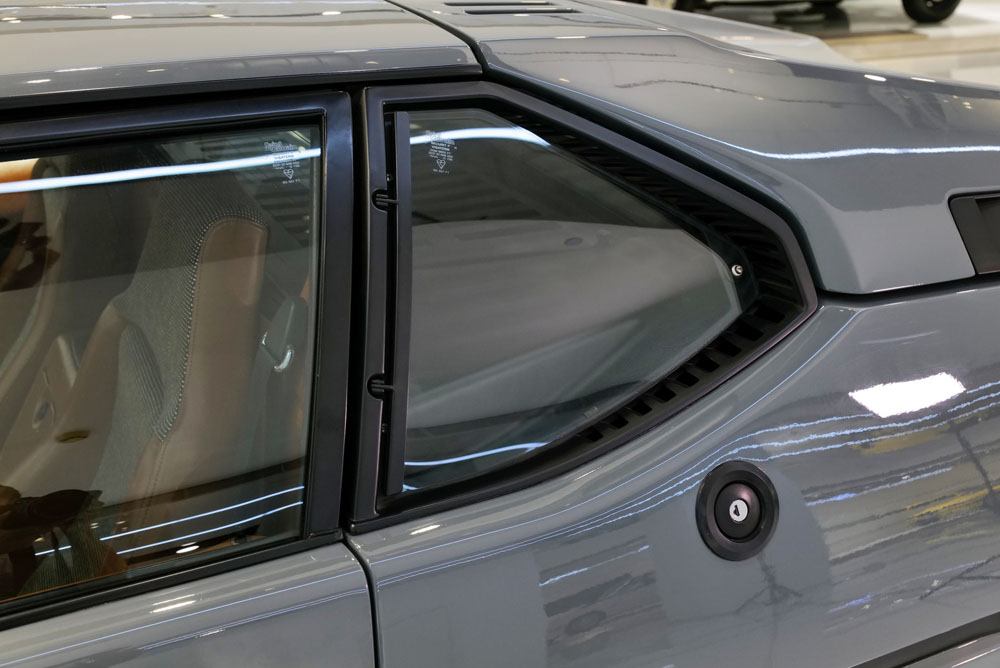 Este BMW M1 que se subasta es más especial que el resto... y caro 13 Motor16 1980 BMW M1 13 Motor16