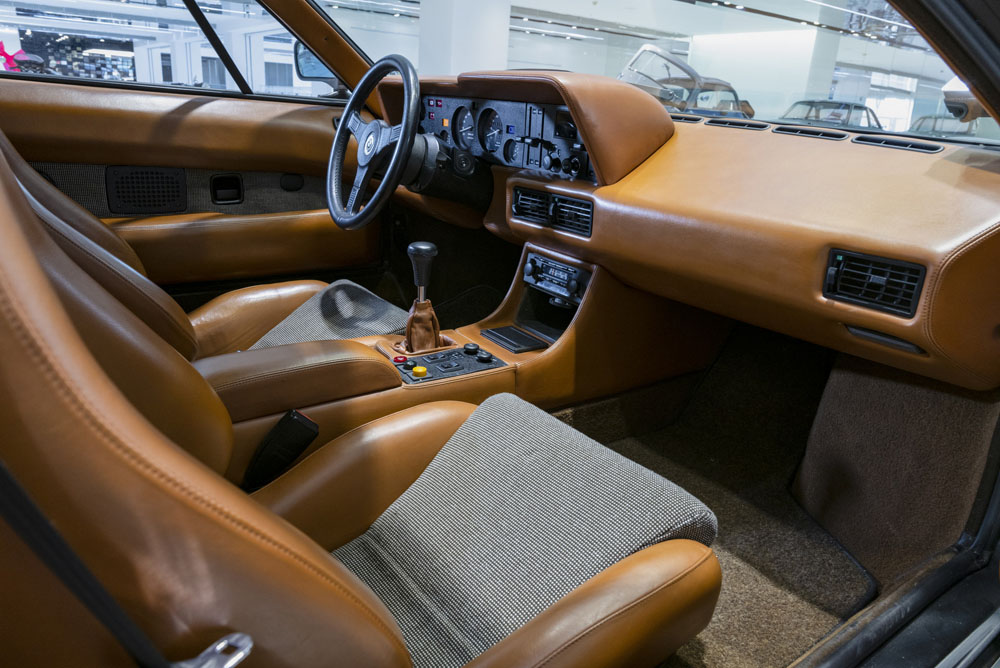 Este BMW M1 que se subasta es más especial que el resto... y caro 2 Motor16 BMW M1 Neerpasch. Imagen interior.