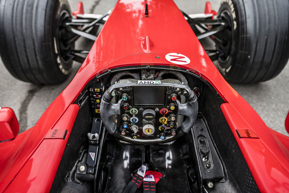 10 millones se podrían pagar por este Ferrari de Michael Schumacher 27 Motor16 2003 Ferrari F2003 No.229 12 Motor16