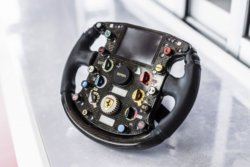 10 millones se podrían pagar por este Ferrari de Michael Schumacher 28 Motor16 2003 Ferrari F2003 No.229 14 Motor16
