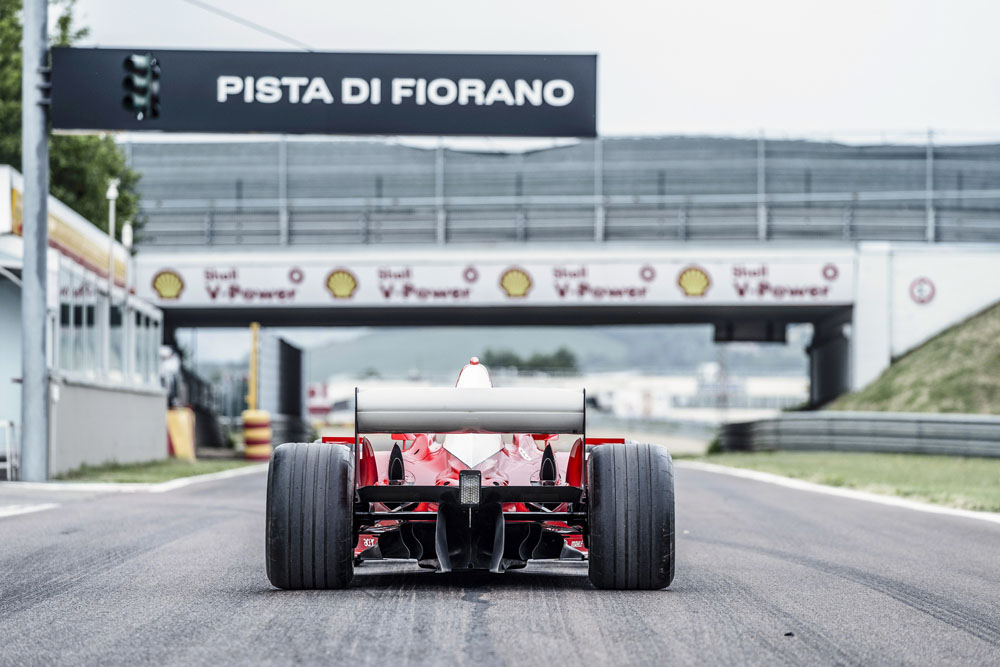 10 millones se podrían pagar por este Ferrari de Michael Schumacher 12 Motor16 2003 Ferrari F2003 No.229 22 Motor16