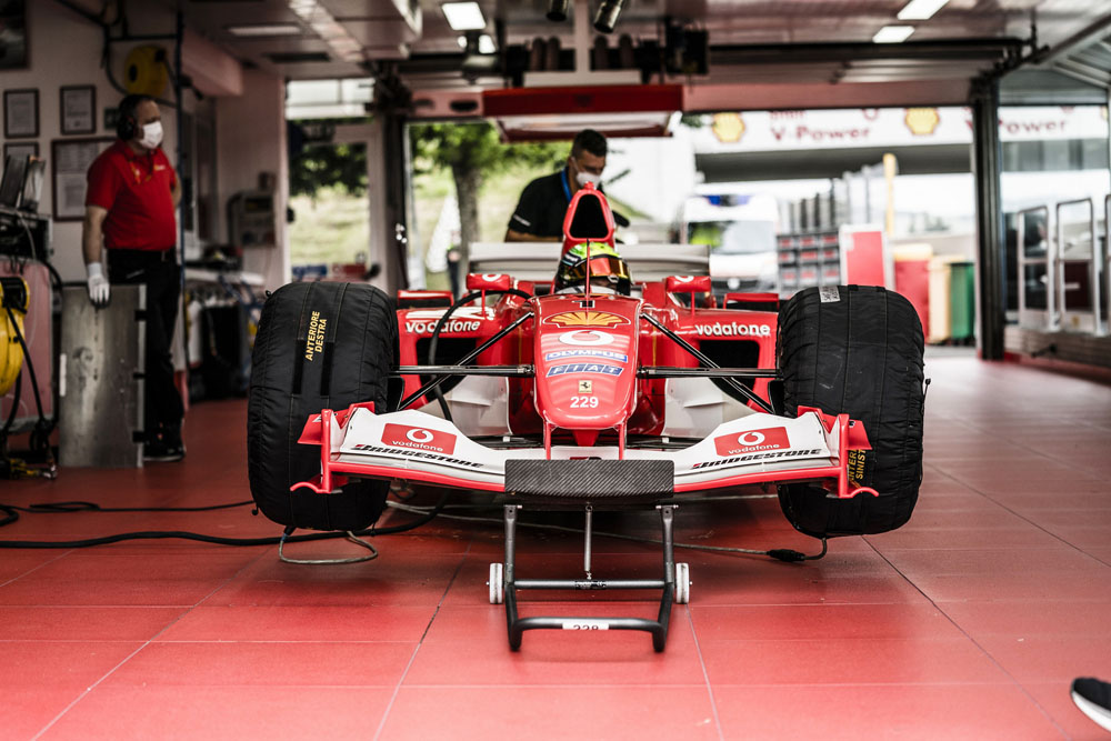 10 millones se podrían pagar por este Ferrari de Michael Schumacher 15 Motor16 2003 Ferrari F2003 No.229 25 Motor16