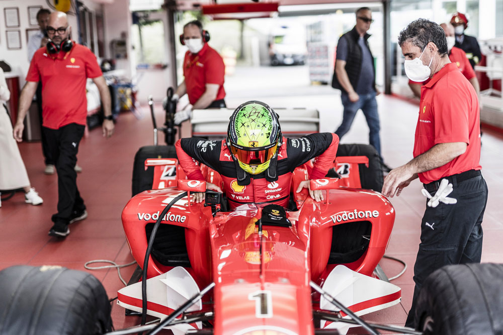 10 millones se podrían pagar por este Ferrari de Michael Schumacher 16 Motor16 2003 Ferrari F2003 No.229 26 Motor16