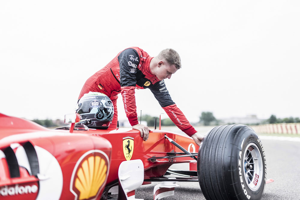 10 millones se podrían pagar por este Ferrari de Michael Schumacher 34 Motor16 2003 Ferrari F2003 No.229 27 Motor16