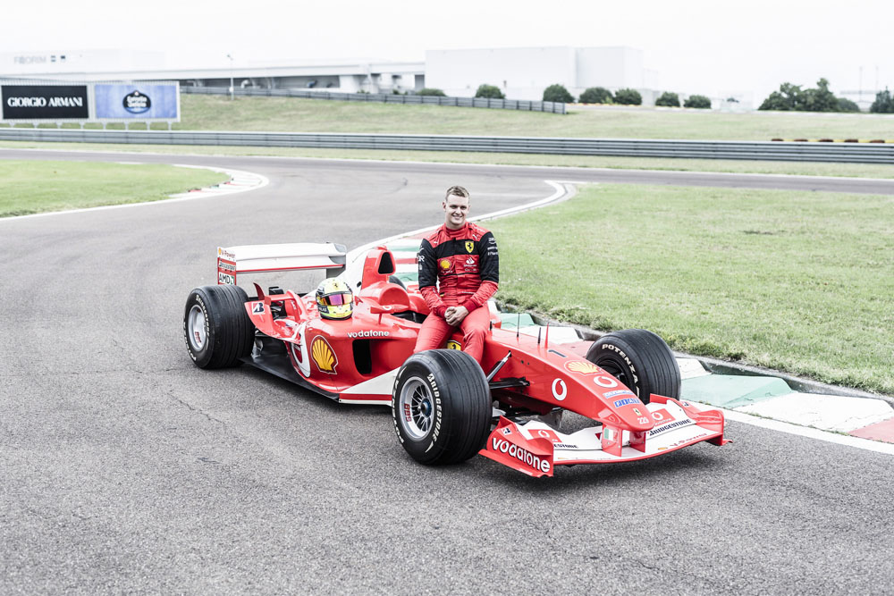 10 millones se podrían pagar por este Ferrari de Michael Schumacher 6 Motor16 2003 Ferrari F2003 No.229 4 Motor16