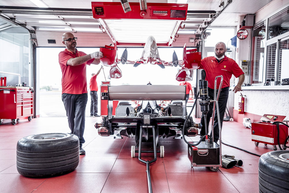 10 millones se podrían pagar por este Ferrari de Michael Schumacher 19 Motor16 2003 Ferrari F2003 No.229 45 Motor16