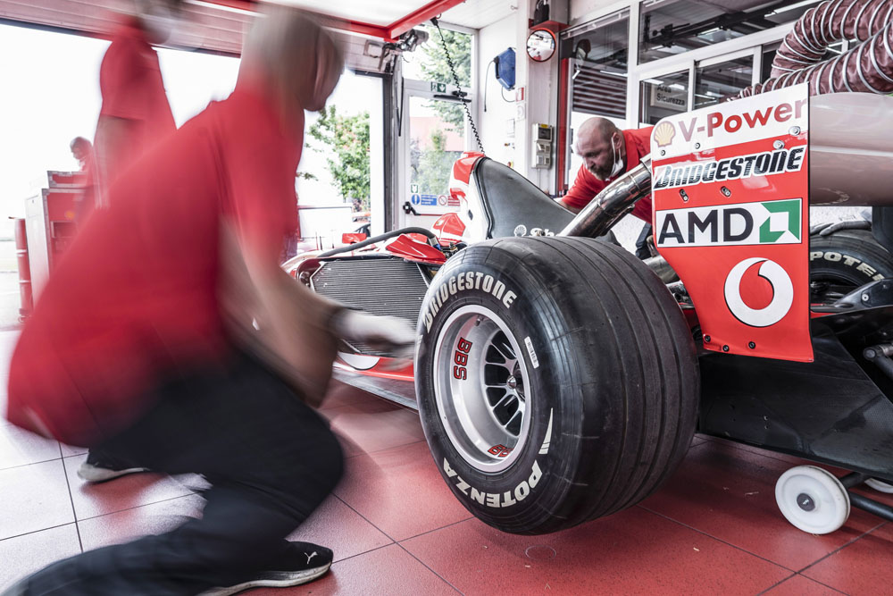 10 millones se podrían pagar por este Ferrari de Michael Schumacher 21 Motor16 2003 Ferrari F2003 No.229 47 Motor16