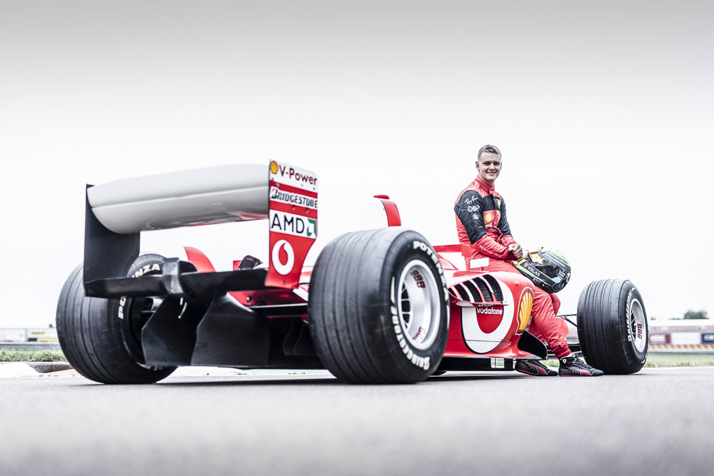10 millones se podrían pagar por este Ferrari de Michael Schumacher 7 Motor16 2003 Ferrari F2003 No.229 5 Motor16