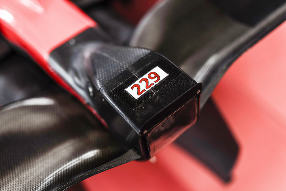 10 millones se podrían pagar por este Ferrari de Michael Schumacher 58 Motor16 2003 Ferrari F2003 No.229 57 Motor16