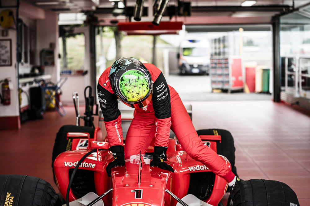 10 millones se podrían pagar por este Ferrari de Michael Schumacher 13 Motor16 2003 Ferrari F2003 No.229 8 Motor16