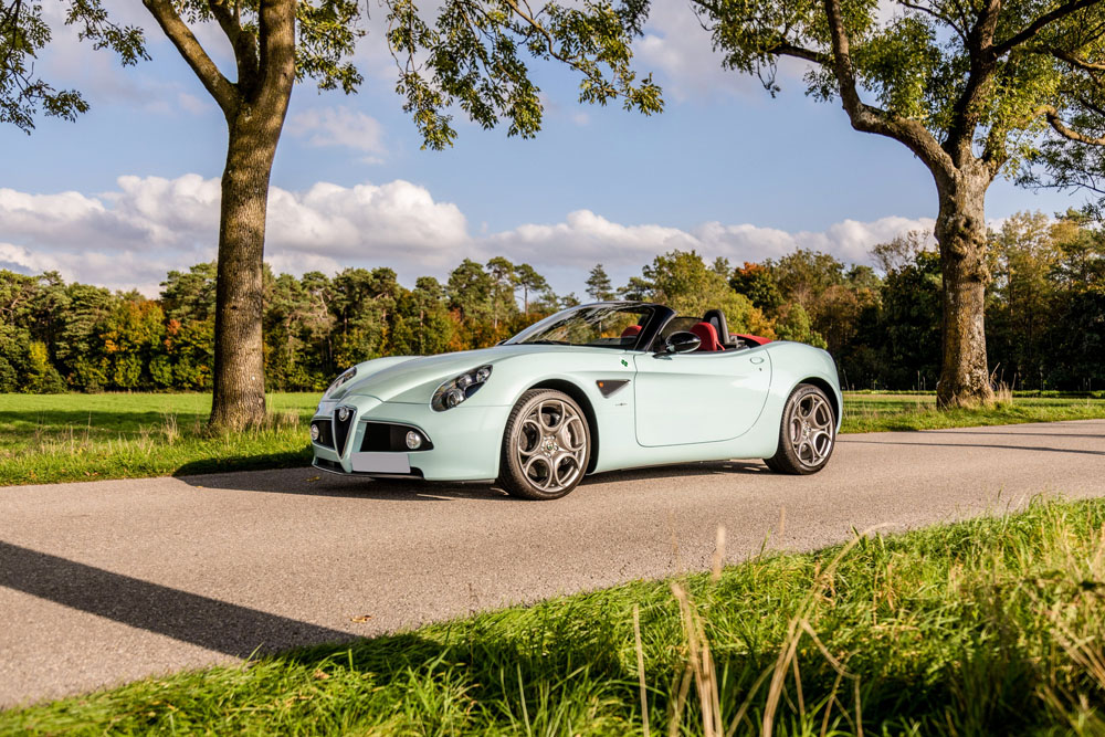 Un Alfa Romeo 8C Spider más raro que el resto está buscando hogar 6 Motor16 2010 Alfa Romeo 8C Spider 1 Motor16