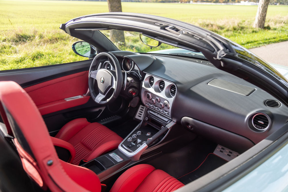 Un Alfa Romeo 8C Spider más raro que el resto está buscando hogar 2 Motor16 2010 Alfa Romeo 8C Spider RM Sotheby's. Imagen interior.