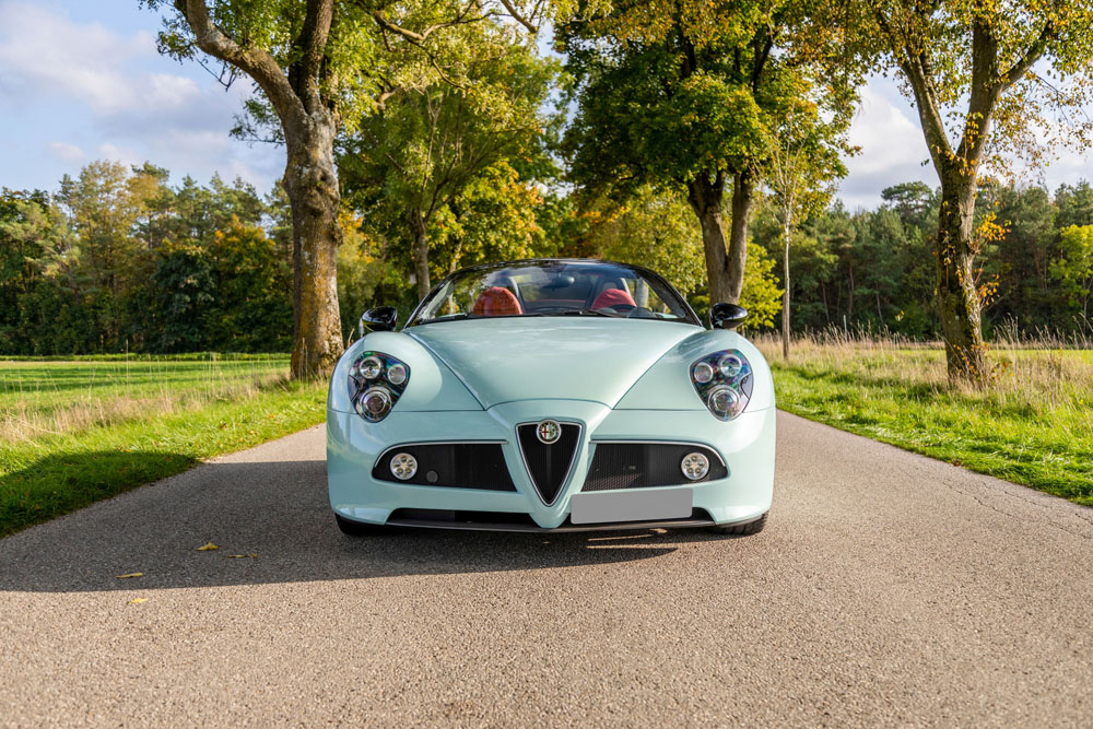 Un Alfa Romeo 8C Spider más raro que el resto está buscando hogar 3 Motor16 2010 Alfa Romeo 8C Spider 7 Motor16