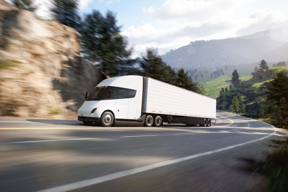 Tres Tesla Semi desvelan sus datos reales de autonomía. ¿Sorprendentes? 1 Motor16 2022 Tesla Semi. Imagen movimiento.