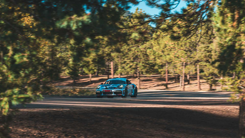 2022 porsche 911 turbo s pikes peak record 10 Motor16
