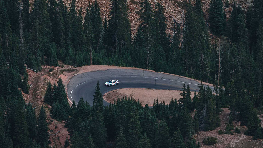 2022 porsche 911 turbo s pikes peak record 12 Motor16