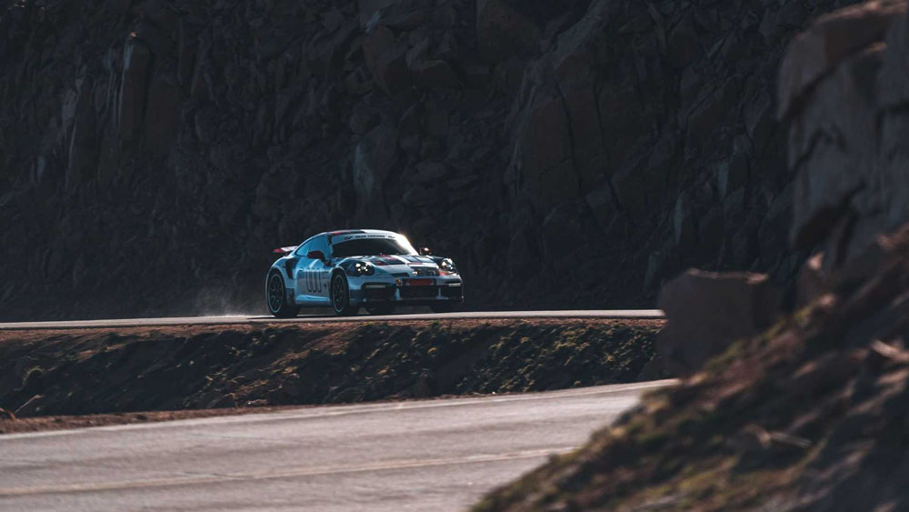 2022 porsche 911 turbo s pikes peak record 20 Motor16