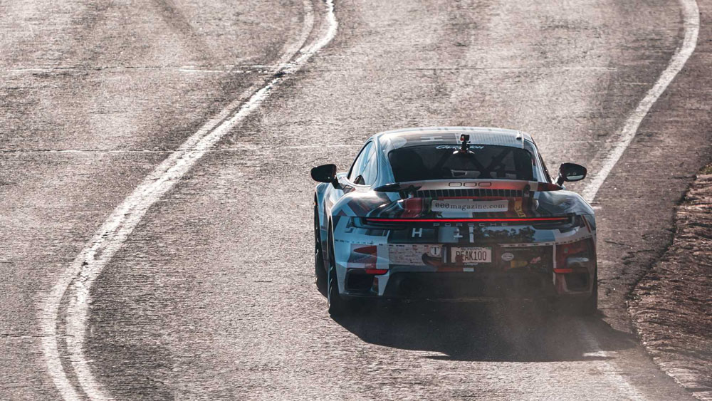 2022 porsche 911 turbo s pikes peak record 22 Motor16