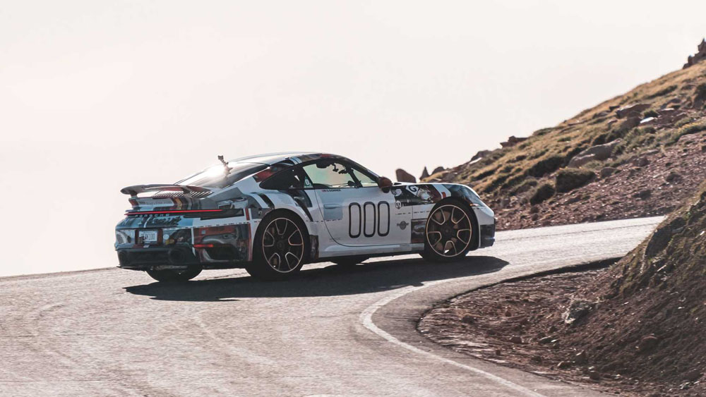 2022 porsche 911 turbo s pikes peak record 23 Motor16