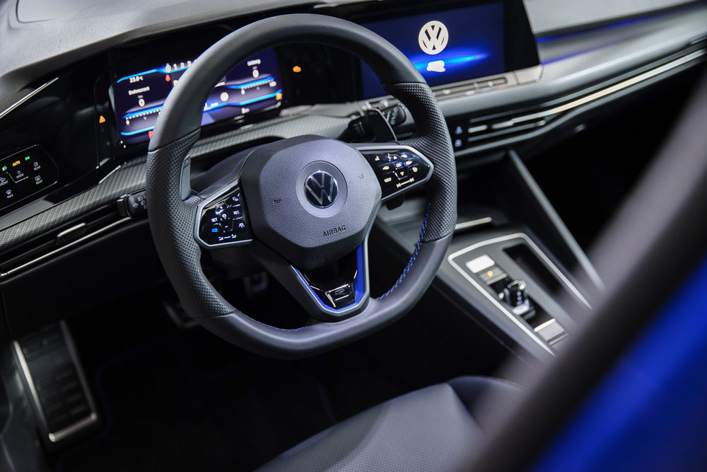 Se impone la lógica: Volkswagen rescata los botones para el volante 1 Motor16 Volkswagen Golf R. Imagen interior.