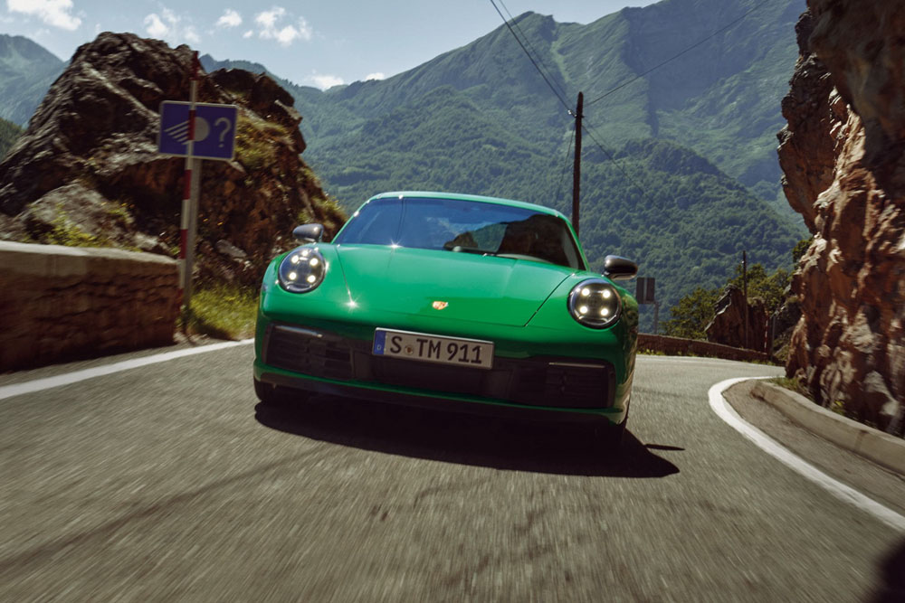 911 Carrera T: el Porsche para disfrutar de la conducción 1 Motor16 Porsche 911 Carrera T. Imagen movimiento frontal.