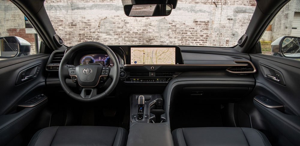 Toyota Crown: una particular berlina que parte de 41.630 euros 3 Motor16 Toyota Crown USA. Imagen interior.