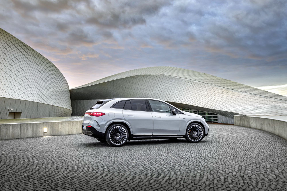 Mercedes-AMG crea las versiones más rápidas del nuevo EQE SUV 8 Motor16 2024 Mercedes AMG EQE SUV 17 Motor16
