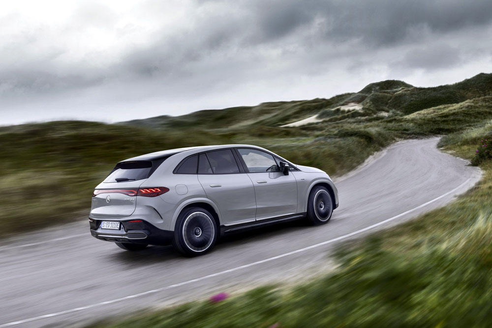 Mercedes-AMG crea las versiones más rápidas del nuevo EQE SUV 20 Motor16 2024 Mercedes AMG EQE SUV 9 1 Motor16