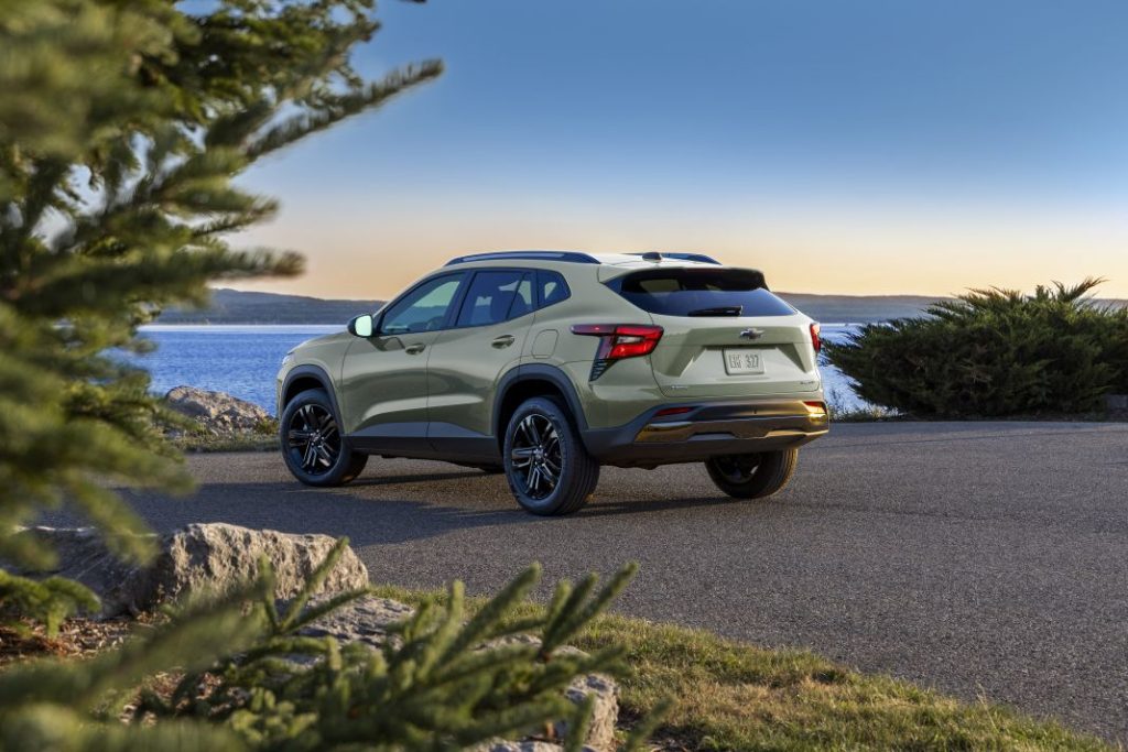 2024 chevrolet trax activ 003 Motor16