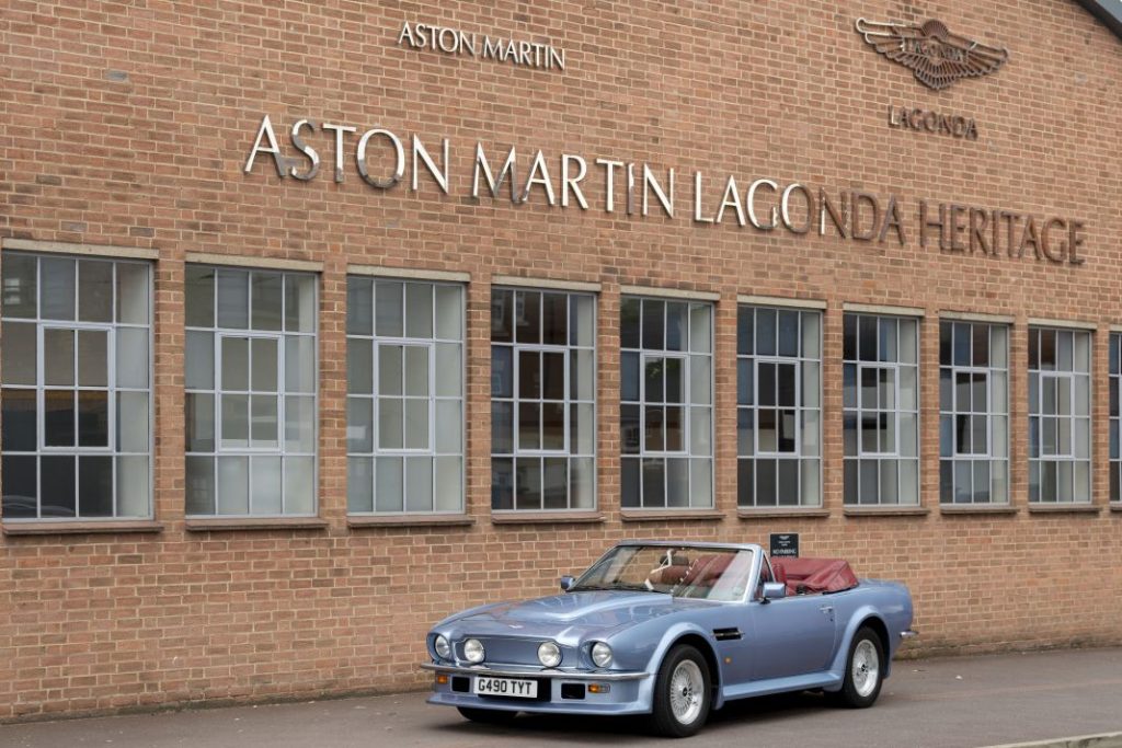 Aston Martin V8 11 Motor16