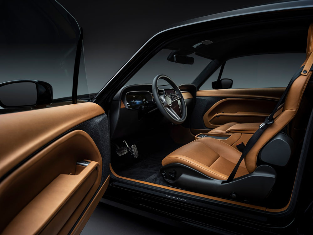 Charge Cars Ford Mustang eléctrico. Imagen interior.