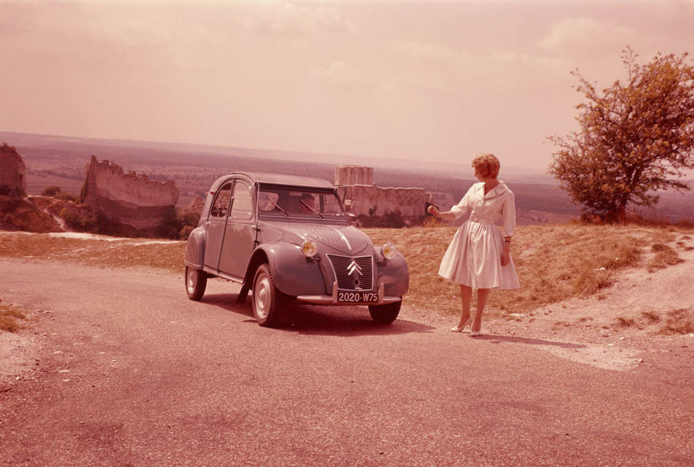 El Citroën 2CV se presentó dos años seguidos en París. Este es el motivo 3 Motor16 Citroen 2CV 1 Motor16