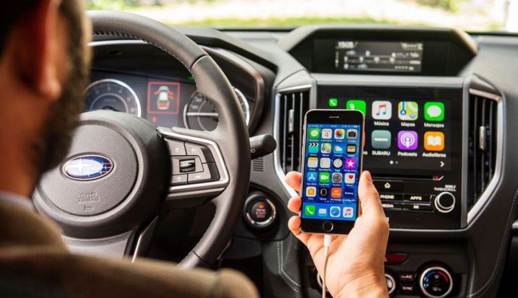 Utiliza así tu teléfono móvil en el coche para ahorrarte la multa de la DGT 75 Motor16 móvil