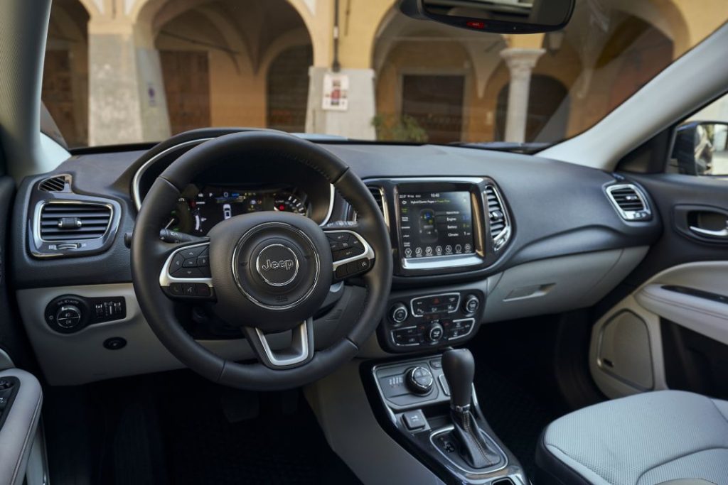 Probamos el Jeep Compass 4xe, un eficiente y funcional SUV con cualidades todo-terreno 22 Motor16 Jeep Compass 4xe 14 Motor16
