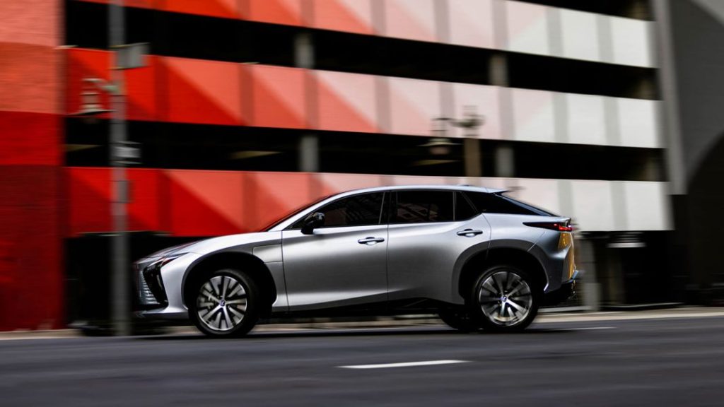 El Lexus RZ 450e se une a Marvel en la nueva aventura de Black Panther 5 Motor16 Lexus Marvel Black Panther6 Motor16